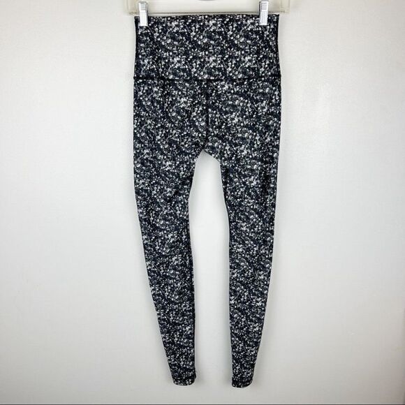 Lululemon Shine Tight Roll Dow Shimmy Shimmer Black White Size 8 - Picture 2 of 9